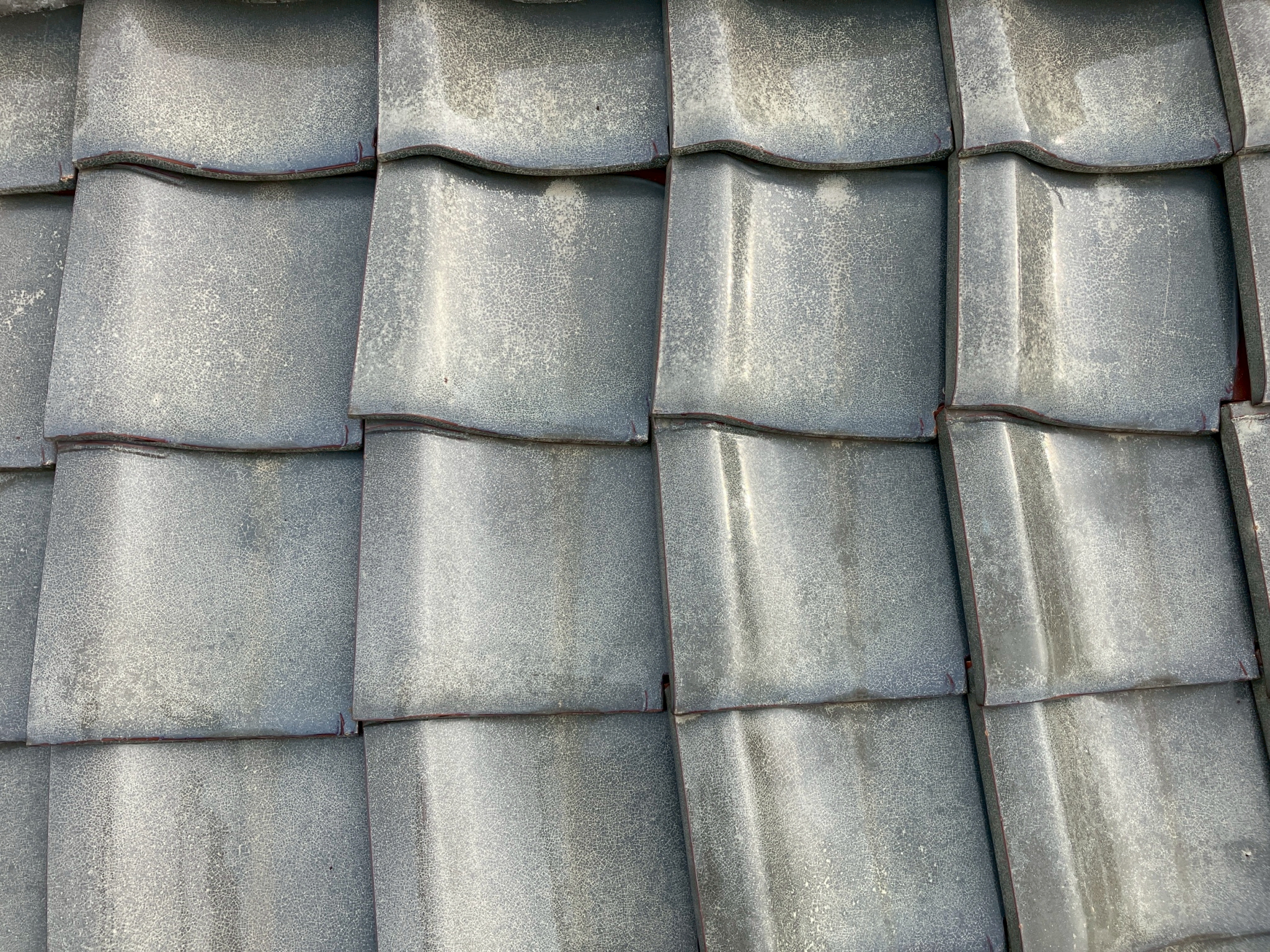 屋根全体の瓦のズレ・ゆがみ